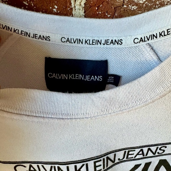 Calvin Klein Jeans Short Sleeve Cropped Sweatshirt - Picture 5 of 8